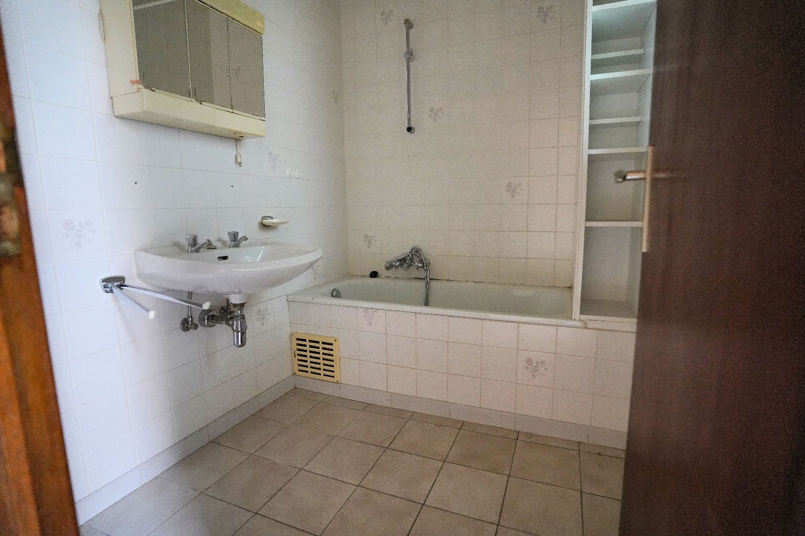 2 (of 3) identiek te renov. woningen, elk 3 slpk, koer in rustige centrumstraat - foto 4
