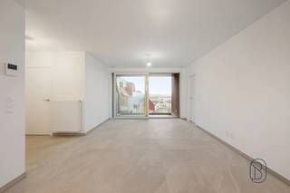 Ce projet neuf classique à Mouscron incarne un art de vivre serein, au cœur d’une situation centrale.<br /><br />L’architecture dégage calme et élégance, tandis que les intérieurs répondent pleinement aux exigences de l’habitat contemporain : performance énergétique, fonctionnalité et confort.<br /><br />Chaque appartement a été conçu avec une attention particulière portée à la qualité des finitions, à la luminosité naturelle et à une distribution optimale des espaces.<br />De agréables terrasses viennent compléter l’ensemble et offrent un véritable prolongement des espaces de vie.<br /><br />Un projet qui séduit aujourd’hui et conserve, à long terme, toute sa valeur et son cachet.<br /><br />Plus d’informations auprès d’Immo Beguin : sebastien@immobeguin.be