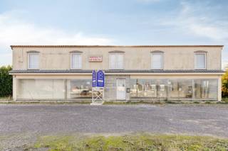 Handelspand met woonst of projectgrond voor 4 woningen te koop in Scherpenheuvel-ZichemDit handelspand met woonst is gelegen op Mannenberg in...