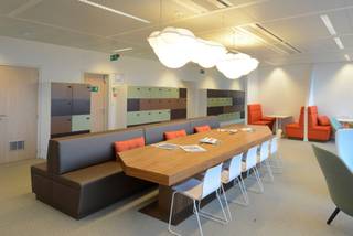 State of the Art parc, dans un endroit superbe avec une vue magnifique et beaucoup de services. Chaque bàtiment dispose d'une terrasse de 200m² et d' un beau jardin. Le parc est en accord avec les derniers règles environnementals de 2011 de la réglementation PEB et il possède le label BREEAM.<br /><br />• Surface: 968m²