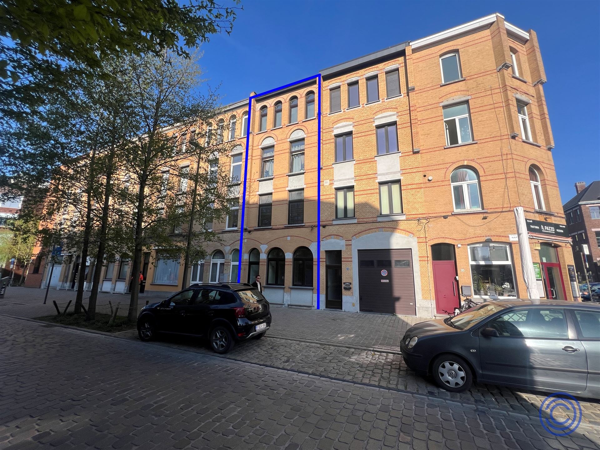 Pand met prachtig authentieke gevel bestaande uit 4 1-slpk app'en op het Eilandje - foto 1