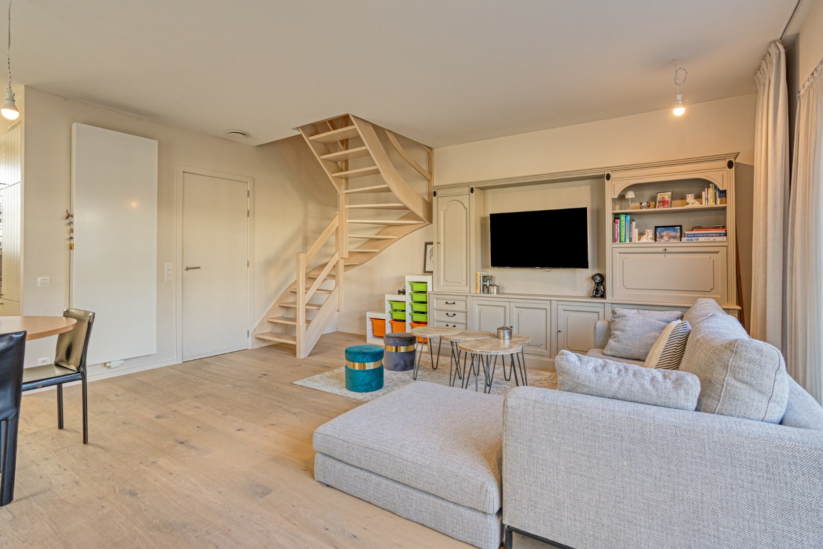 Recente halfopen woning met 4 slaapkamers en garage! - foto 4