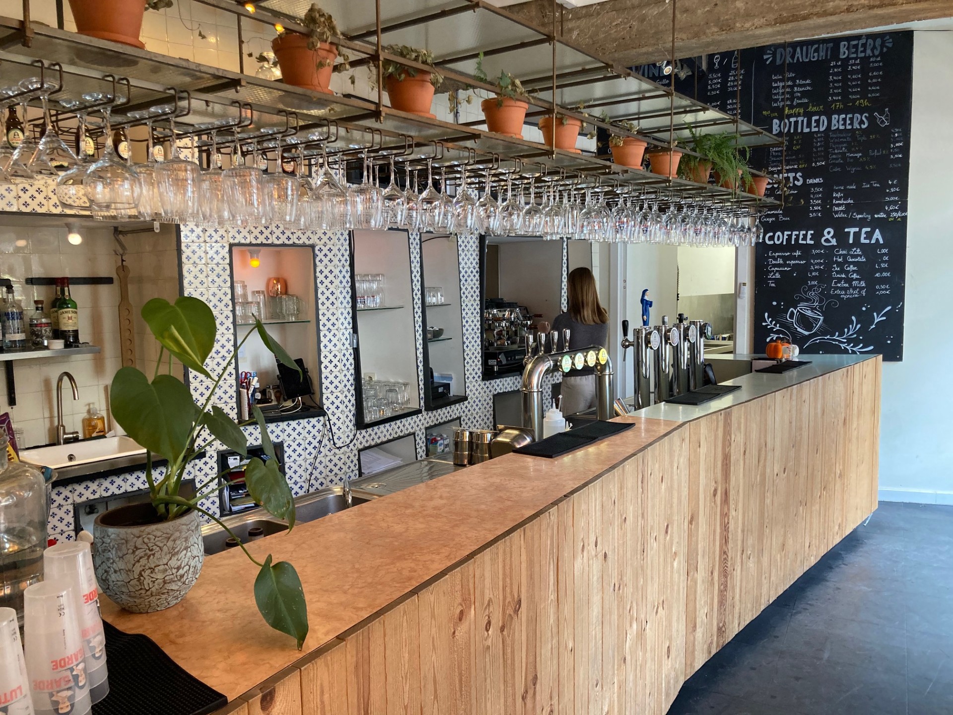 Hoekhandelspand in Elsene voor een café/bar - foto 5