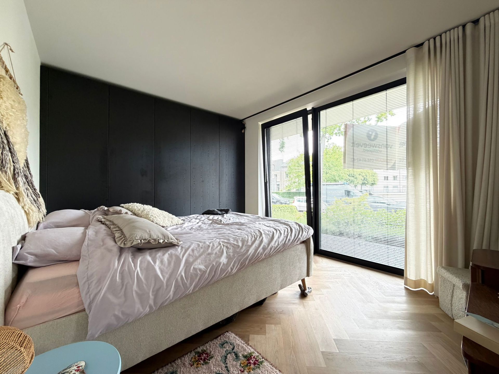 Modern app. 1 slaapkamer, tuintje, terras, autostaanplaats. - foto 5
