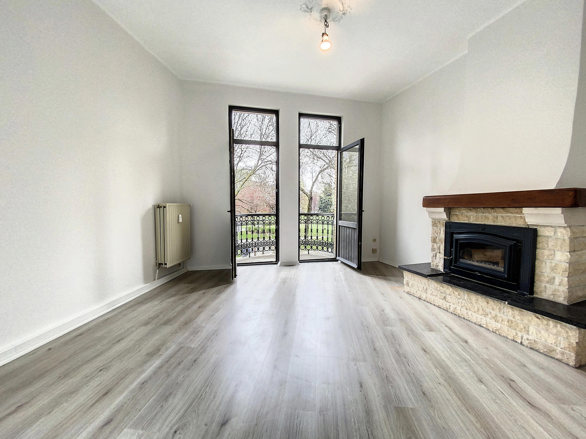 Apartment for rent in Schaerbeek with 1 bedroom - photo 2