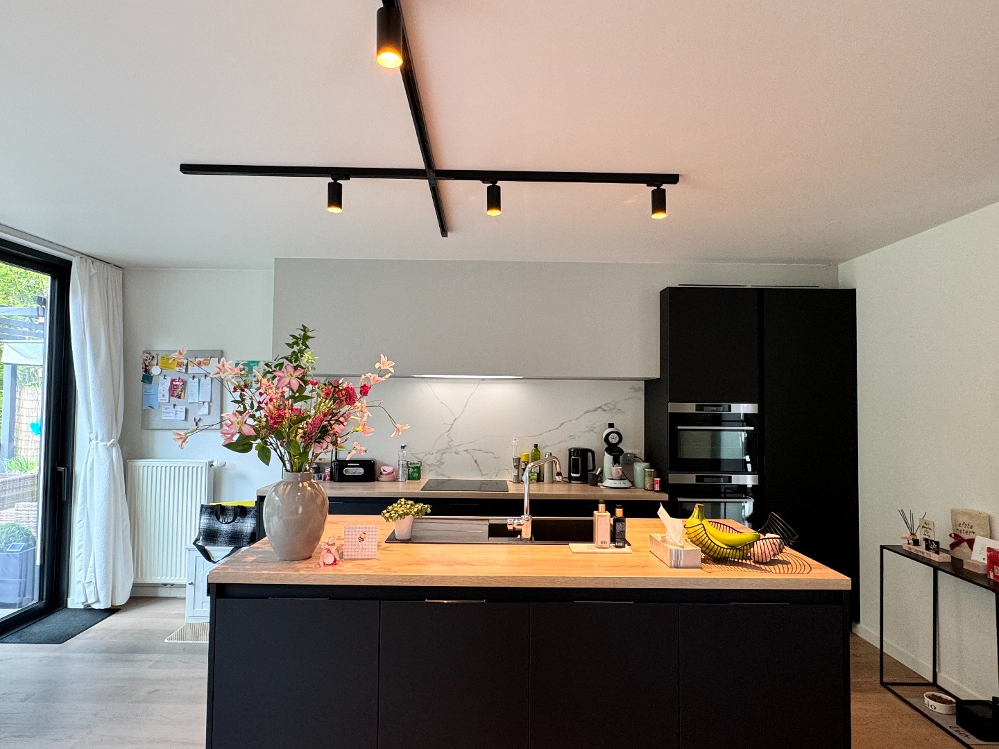 Prachtig zonnig en energievriendelijk appartement op het gelijkvloers met dubbele garage. - foto 5