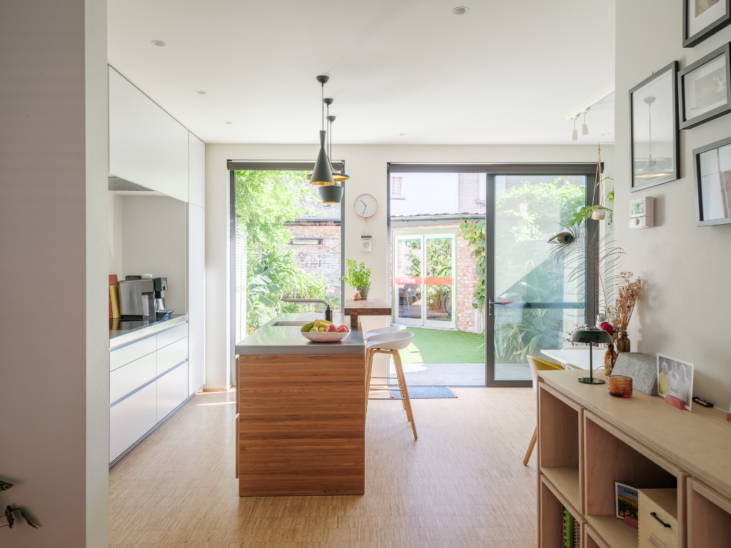 Gentbrugge - Stijlvol gerenoveerde burgerwoning met drie slaapkamers en stadstuin - foto 5