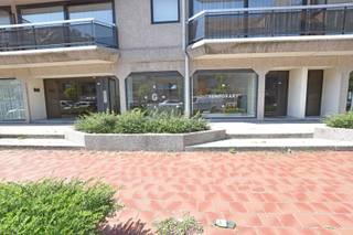 TE HUUR: Ingericht en gemeubeld handelspand in de Van BunnenlaanGoed gelegen tussen tal van andere kantoren en vrije beroepen.De huur omvat:•...