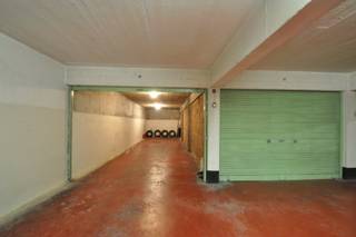 Res. Windsor. In de Duinbergenlaan bieden wij u deze dubbele garagebox aan die plaats biedt voor twee wagens na elkaar. Uitstekend gelegen aan...