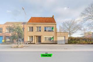 In het charmante en rustige Keiem, een deelgemeente van Diksmuide, vinden we deze unieke eigendom op een uitzonderlijk ruim perceel. Dankzij...