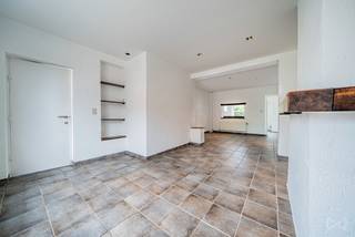 Gelegen op de hoogten van Jupille, in een rustige en residentiële wijk, biedt deze woning een aangename leefomgeving dicht bij voorzieningen...