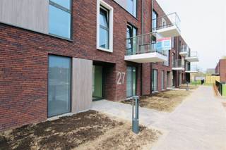 Dit nieuwbouw appartement is gelegen op de eerste verdieping in een rustig en besloten binnengebied, te bereiken via een aparte ingangsweg. U...