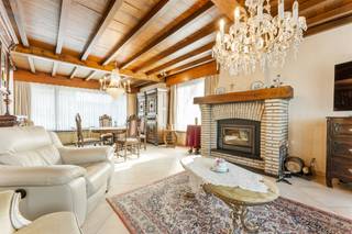 <p><span>Op te frissen gelijkvloerse woning met 3 slaapkamers gelegen op een ruim perceel van 12a99ca in het centrum van Oostham.</span></p><p><span> </span></p><p><span>Belangrijkste troeven:</span></p><p><span>- Centrale ligging in het centrum van Ham in zo in de nabijheid van winkels, scholen, eetgelegenheden,</span></p><p><span>- Op te frissen gelijkvloerse woning</span></p><p><span>- 3 slaapkamers</span></p><p><span>- Volledig onderkelderd</span></p><p><span>- ZO georiënteerde tuin</span></p><p><span>- Alarm</span></p><p><span>- Dak vernieuwd</span></p><p><span>- Ondergrondse garage</span></p><p><span> </span></p><p><span>Bekijk zeker ook de foto's en de grondplannen met de afmetingen. Zo krijgt u van thuis uit al een perfect beeld van wat deze woning te bieden heeft!</span></p><p><span> </span></p><p><span>Wenst u meer info of een vrijblijvende bezichtiging, contacteer dan ons kantoor op het nummer 011 85 15 15 en wij helpen u graag verder.</span></p>