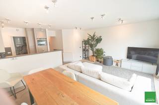 (ongemeubeld) Zonnig appartement in een recente residentie voorzien van een hoogwaardige afwerking. Indeling: Inkom, grote leefruimte met...
