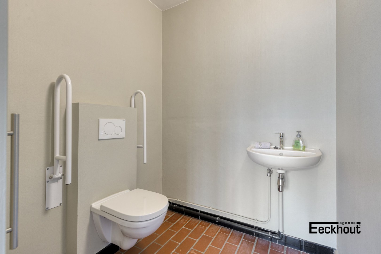 Zeer verzorgde woning met gezellige tuin in de Vuurtorenwijk te Oostende. - foto 4