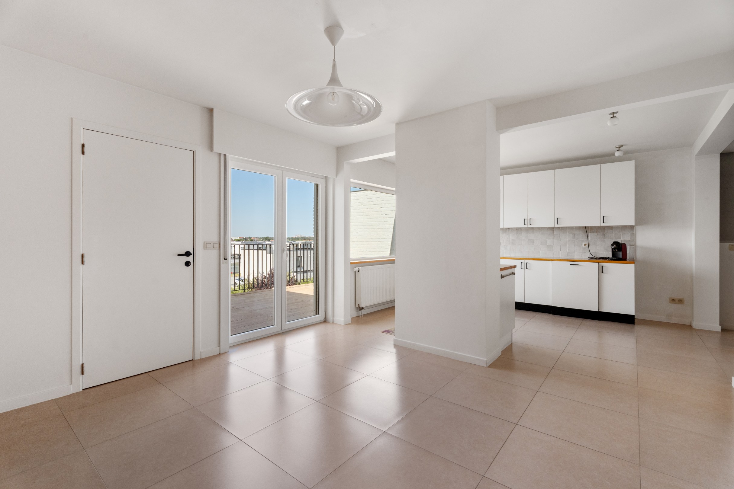 Gerenoveerd 3 slaapkamer appartement met lage kosten op toplocatie - foto 5