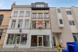 Mechelen: Instapklaar handelshuis met 4 slaapkamers te koop in het centrumIn het hart van Mechelen, in de levendige Sint-Katelijnestraat, bevindt...