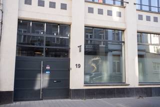 Bureaux modernes entièrement rénovés à vendre, idéalement situés Rue Gheude 19 à Anderlecht.Ces bureaux clés en main d’une superficie d’environ 320...