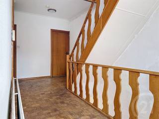 Zeer groot appartement van maar liefst 189 m² te koop in het centrum van Ramsel!Dit te renoveren appartement heeft een eigen ingang op het...