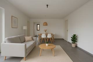 Ruim 2-slaapkamer appartement op een zeer gunstige locatie in nabijheid van winkels, scholen, openbaar vervoer en centrum Aalst (5minuten stappen). Het appartement omvat een inkomhal die toegang geeft tot de grote leefruimte (+- 38m²), een uitgeruste keuken een badkamer met douche, een apart toilet, 2 ruime slaapkamers (14m² en 10m²) en 2 terrassen. Verder beschikt het appartement nog over een kelderberging van 5m². Extra troeven: | Instapklaar | Ruim appartement | Centrale ligging dicht bij het centrum en invalswegen | Lift aanwezig |. Kortom bent u op zoek naar een ruim appartement of een top-investering? Wenst u meer informatie of een bezoek? Stuur dan gerust een mail naar Louis@immoaccenta.be.