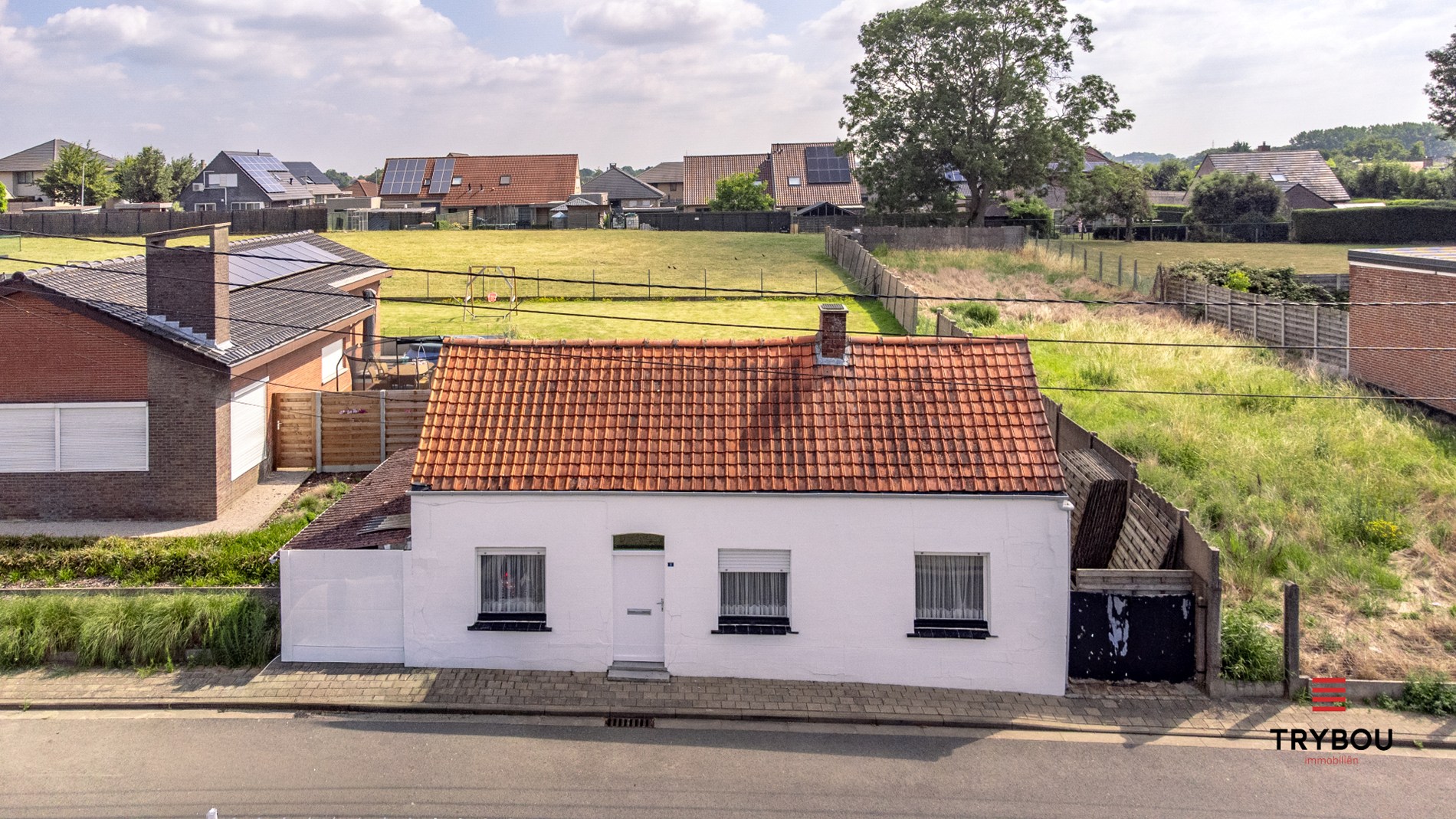 Te renoveren alleenstaande woning op een ruim perceel met tal van mogelijkheden! - foto 1