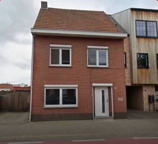 Welkom in deze instapklare halfopen woning uit 1955 in het centrum van Minderhoutdorp, gelegen op een goede locatie nabij scholen. Op...