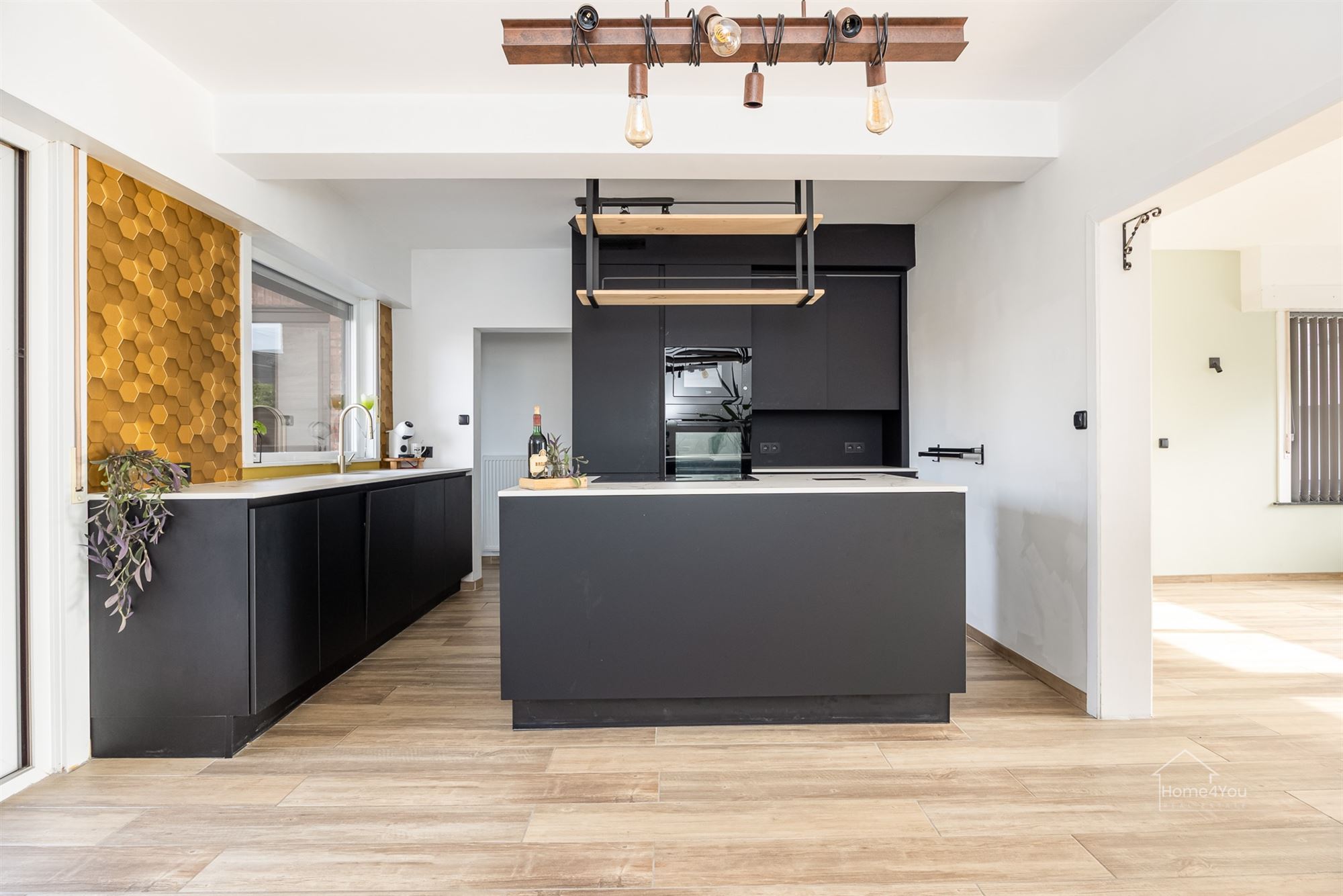 HOB met 4 slaapkamers en 2 badkamers - foto 4