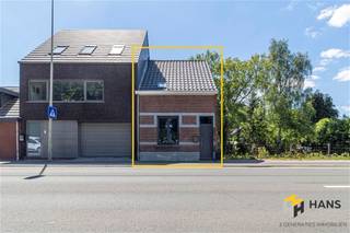 Het pand bevindt zich op een boogscheut van het centrum van Kapellen. Meerdere buslijnen zijn op wandelafstand gelegen, zodat u gemakkelijk met...