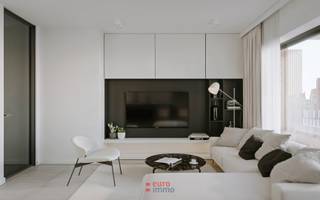 Bent u op zoek naar een nieuwbouwappartement dat het comfort van een woning combineert met het gemak van een appartement? Dan zal deze duplex u ongetwijfeld weten te bekoren.<br /><br />Met een bewoonbare oppervlakte van 102 m² biedt deze duplex bijzonder veel ruimte voor gezinnen, tweede verblijvers of wie graag net dat tikkeltje extra wooncomfort geniet. Op het leefniveau bevindt zich een lichtrijke leefruimte met open keuken, praktische berging, afzonderlijk toilet en een ruim terras van meer dan 15m² waar het heerlijk vertoeven is.<br /><br />De bovenverdieping omvat drie slaapkamers en een comfortabele badkamer. Dankzij de slimme indeling ontstaat een natuurlijke scheiding tussen wonen en slapen, wat het wooncomfort aanzienlijk verhoogt.<br /><br />Voeg daar nog eens de energiezuinige technieken, de kwalitatieve afwerking, de mogelijkheid tot aankoop aan 6% BTW en de uitstekende prijs-kwaliteitsverhouding aan toe, en u begrijpt meteen waarom deze duplex één van de absolute blikvangers van residentie Sephir vormt.<br /><br />Mogelijkheid tot aankoop van een privatieve autostaanplaats mits supplement. Individuele fietshaken zijn beschikbaar in het gemeenschappelijk fietslokaal.<br /><br />E-peil maximaal E30.