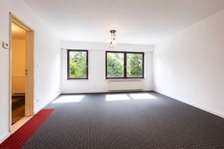 Huurprijs: 900 EUR per maand+ 60 EUR per maand voor de garagebox+ 40 EUR per maand gemeenschappelijke kostenKosten plaatsbeschrijving zijn 50/50 te...