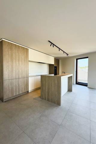 Bent u op zoek naar een exclusieve woonst waar luxe, ruimte en locatie samenkomen? Deze instapklare penthouse in residentie Klaver biedt u...