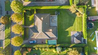 Zeer goed gelegen stuk bouwgrond in een doodlopende straat. De grond is 996m² groot en geschikt voor de bouw van 1 villa of om op te splitsen in...