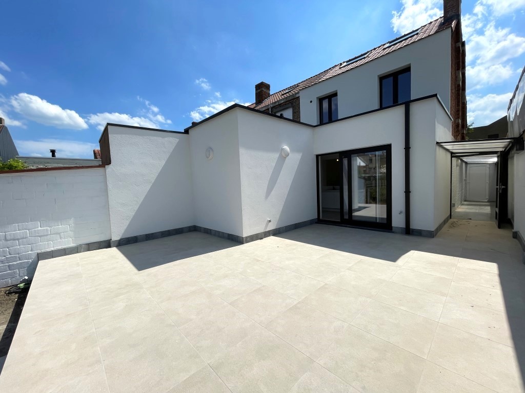 Gerenoveerde woning vlakbij Brugge, met zonnige tuin en fietsuitweg - foto 2