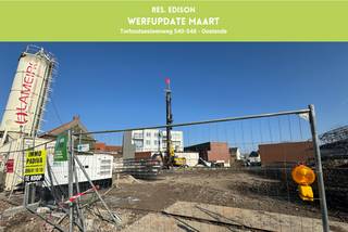 <span>De residentie Edison telt 22 wooneenheden, waaronder 17 appartementen, 3 penthousen en 2 woningen met 1,2 of 3 slaapkamers; 13 individuele bergingen,12 garages en 13 individuele open parkeerplaatsen alsook een ruime fietsenberging. Hedendaagse appartementen op centrumlocatie in Oostende omringd door talrijke winkels, warenhuizen en restaurants. De residentie geniet ook een gemeenschappelijke patio. Deze groene oase geniet van rustgevende omgeving.</span><br /><span>De appartementen worden volledig afgewerkt en ingericht met duurzame, kwaliteitsvolle materialen. Er werd ook aandacht besteed aan ecologie en energie : verwarming via warmtepompen en een doordachte binnen en buitenisolatie zorgen voor een optimale EPB-score, weinig C02-uitstoot en laag E-peil</span>
