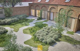 Welkom in Huyze Victoria, waar luxe, geschiedenis en locatie elkaar versterken. In dit statige breedhuis met 19de-eeuwse lijstgevel en oudere kern...