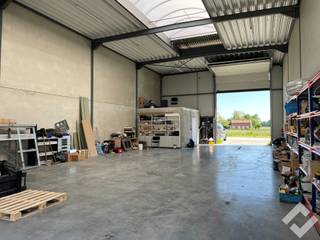 Recente KMO-unit te koop in Bocholt, gelegen in industriezone Bocholt Kanaal. Deze ontwikkeling ligt op een steenworp van verbindingsweg...