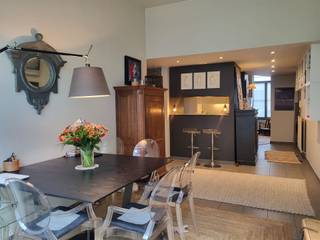 Uiterst smaakvol gemeubeld appartement op een prima ligging tussen de gegeerde theaterbuurt en de leien. Lichte leefkamer op parket aan de...