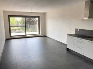 Graag stellen wij u dit moderne duplexappartement met twee slaapkamers voor!Het appartement is gelegen op de tweede en derde verdieping van een...