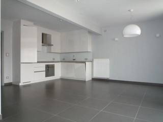Het gebouw bestaande uit 7 appartementen, 7 garageboxen, 2 bergingen (1 voor fietsen en 1 wordt verhuurd) en een magazijn. Het bestaat eigenlijk uit...