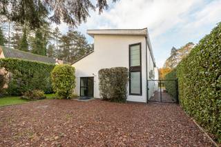 Rustig gelegen vrijstaande woning met 2 slaapkamers op een perceel van 594m² nabij het dorp van Halle -Zoersel.