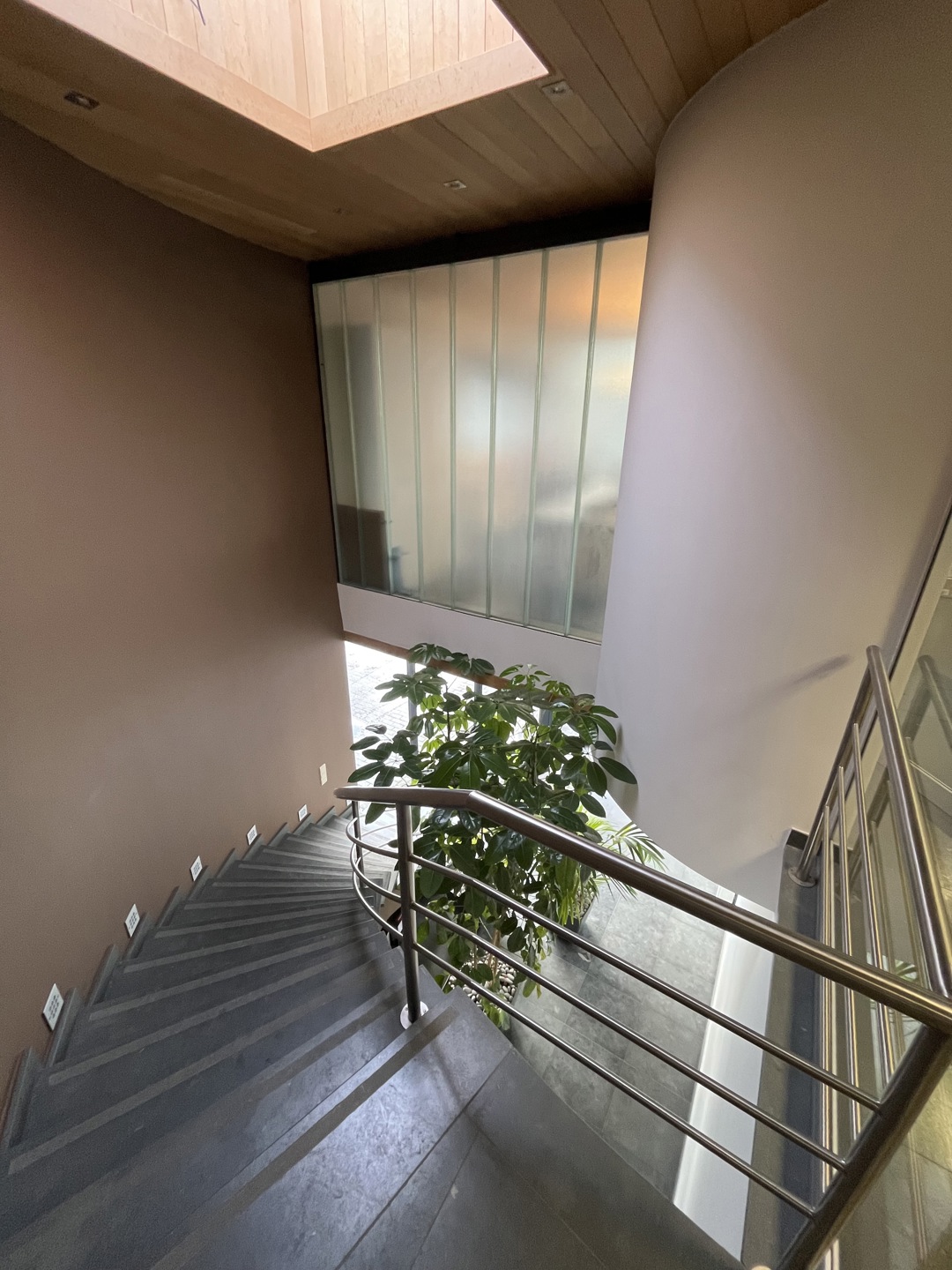 Multifunctionele bedrijfsgebouw op een uitstekende locatie Te Koop - foto 4