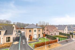 Deze mooie woning is gelegen in Zandhoven op één van de beste locaties in de wijk genaamd Bogaerevelden. Overal snel en makkelijk bij maar toch...