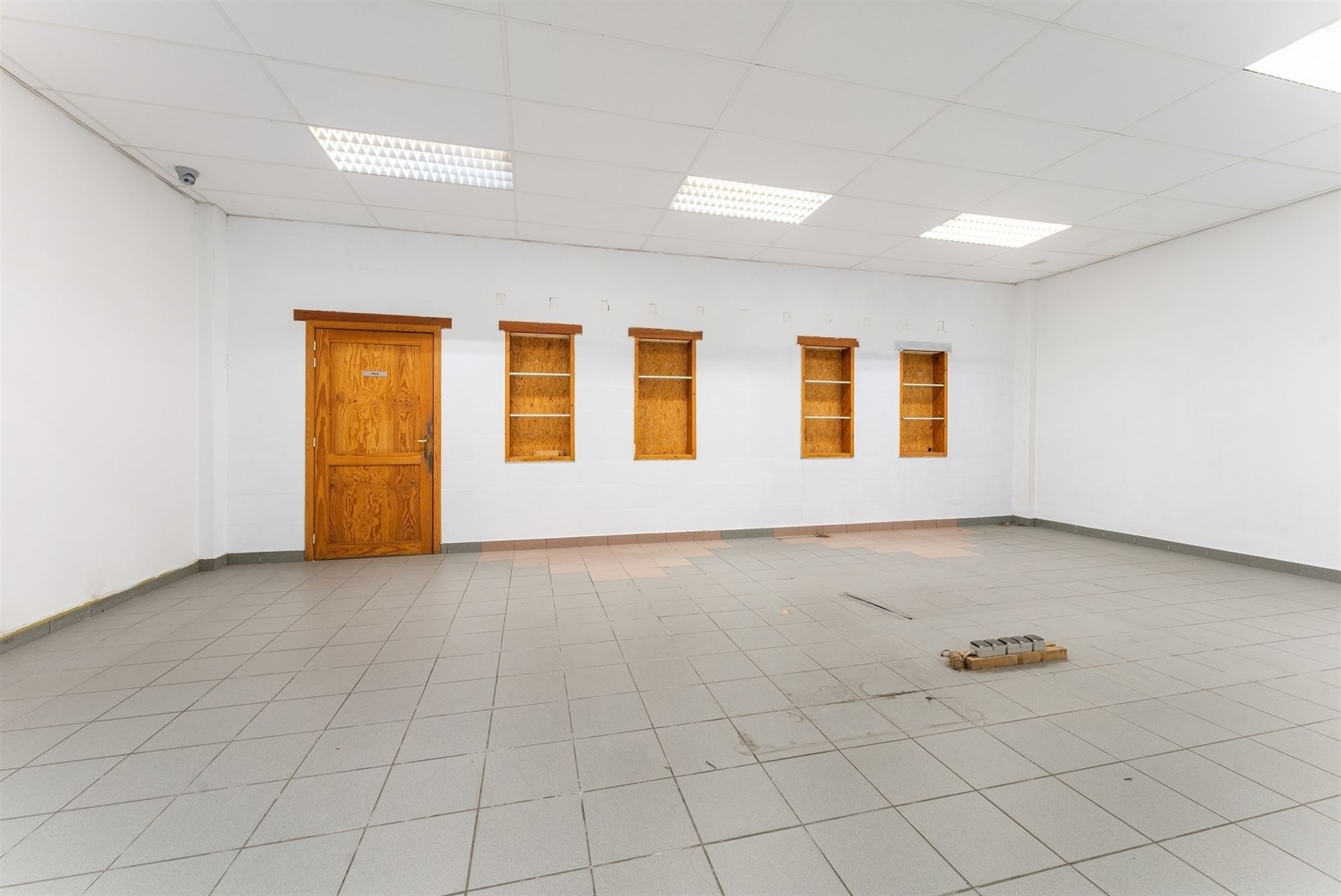 Ruim handelspand in de dorpskern van Woumen - langs belangrijke invalsweg - foto 4