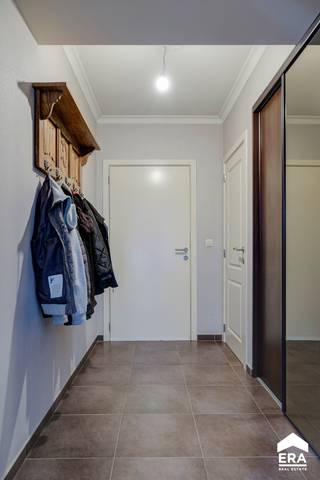 <p>Ruim en energiezuinig appartement te koop in hartje Lommel! </p>
<p><strong>Lommel-Centrum: prachtig en ruim (111m²) appartement met 2 slaapkamers, kelderberging en ondergrondse autostaanplaats.</strong></p>
<p> </p>
<p>Troeven:</p>
<ul><li>Gelegen in Lommel-Centrum nabij o.a. scholen, winkels, restaurants, openbaar vervoer, ..</li><li>Energiezuinig = EPC B</li><li>2 slaapkamers</li><li>Terras (ca. 9m²)</li><li>Ondergrondse autostaanplaats en kelderberging inbegrepen</li><li>Lift aanwezig!</li><li>Verhuurd aan €1.007,39/maand (incl. gemeenschappelijke kosten). Geschikt voor investeerders!</li></ul>
<p>Indeling: zie plannen in bijlagen.</p>
<p> </p>
<p> </p>