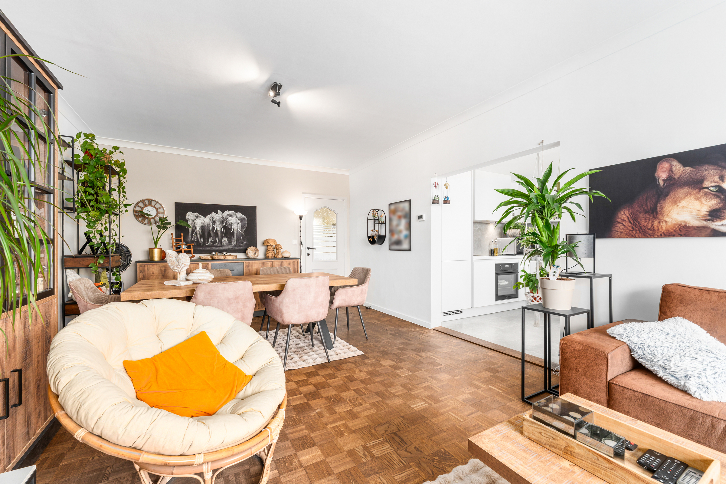 Gerenoveerd 2-slaapkamerappartement mét autostaanplaats - foto 2