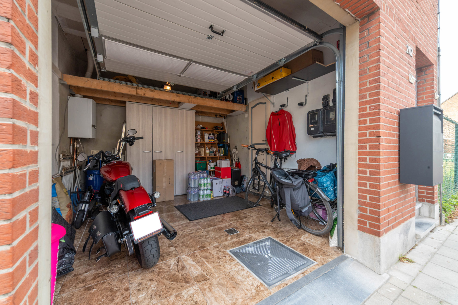 Eéngezinswoning met garage en tuin nabij het centrum - foto 4