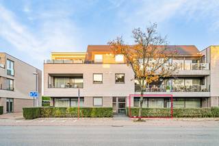 Dit ruime twee slaapkamer appartement te huur in het centrum van Wielsbeke is een echte topper. Het gezellig gelijkvloers appartement werd...