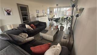 Recent 2-slaapkamerappartement met TERRAS en AUTOSTANDPLAATS gelegen op wandelafstand van het centrum van Brugge. Vlotte verbinding met de...