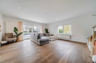 We Invest heeft het genoegen u deze charmante villa voor te stellen, ideaal gelegen in de onmiddellijke nabijheid van talrijke voorzieningen...