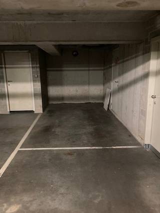 Ondergrondse autostaanplaats ( nr 8 ). Momenteel verhuurd voor €75/maand. Voor verdere info of afspraak bel 0473 33 33 35.